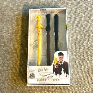 Wizarding World of Harry Potter set of wand 3pens. Black ink. Never opened